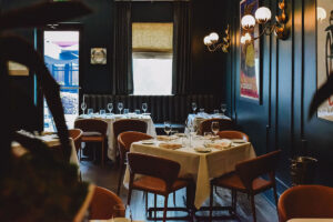 Aqua e Vino dining room 1200x800